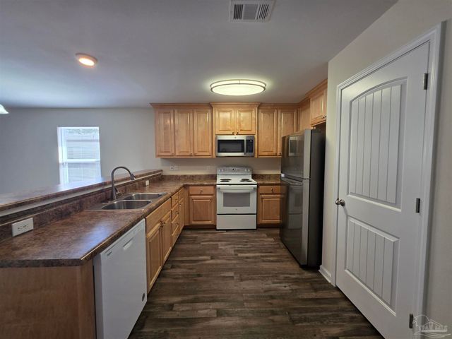 1646 Ora Dr, Pensacola, FL 32506