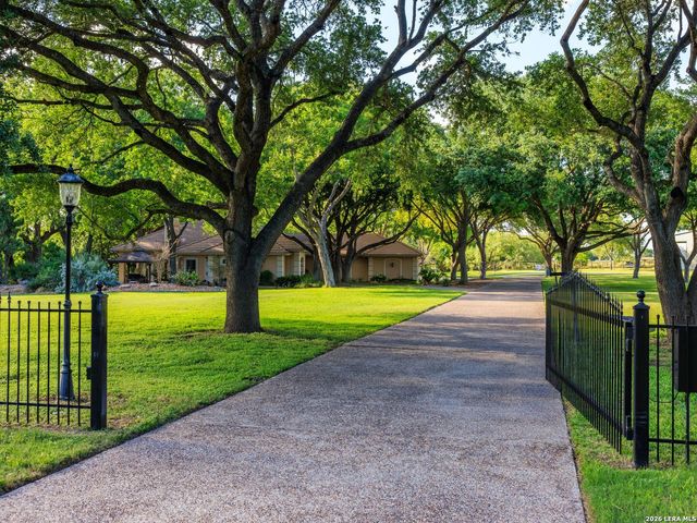 102 Rio Azul, Seguin, TX 78155