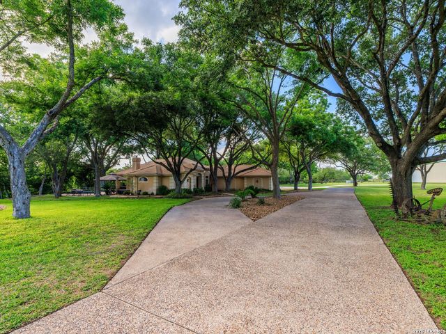 102 Rio Azul, Seguin, TX 78155