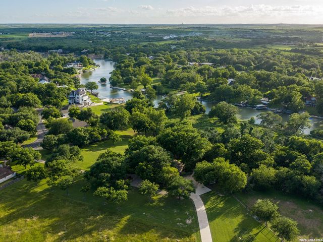 102 Rio Azul, Seguin, TX 78155