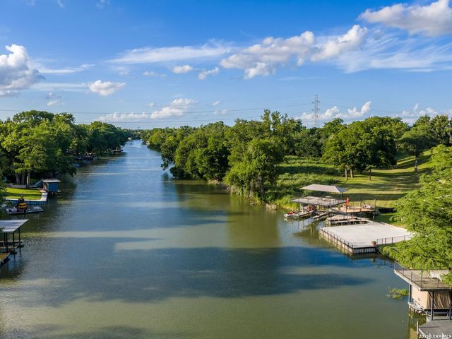 102 Rio Azul, Seguin, TX 78155