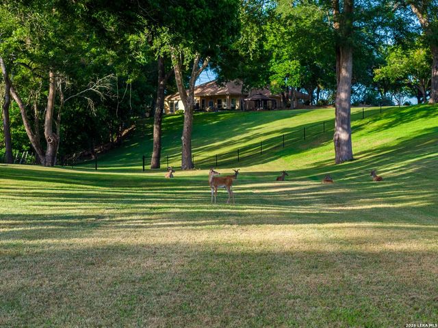 102 Rio Azul, Seguin, TX 78155
