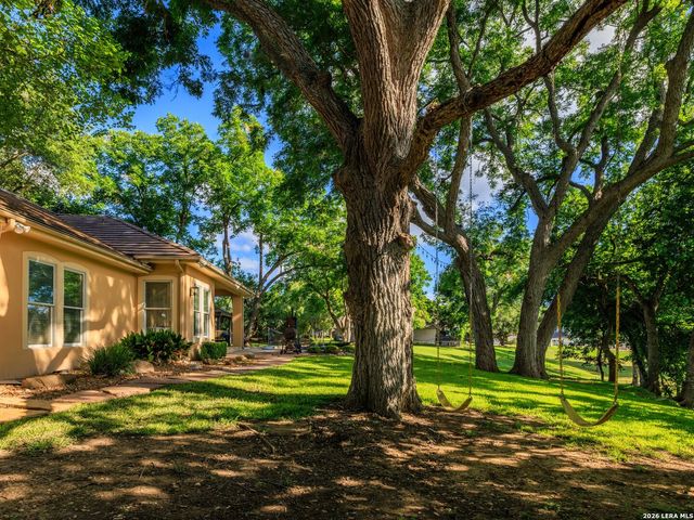 102 Rio Azul, Seguin, TX 78155