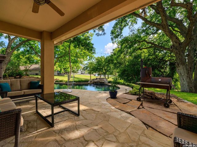 102 Rio Azul, Seguin, TX 78155