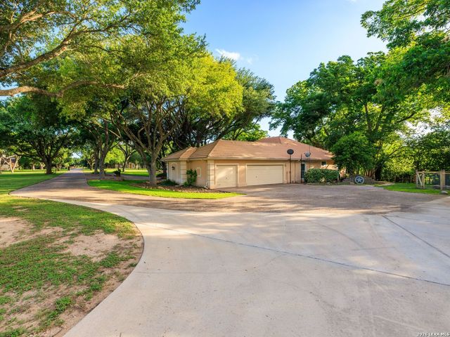 102 Rio Azul, Seguin, TX 78155