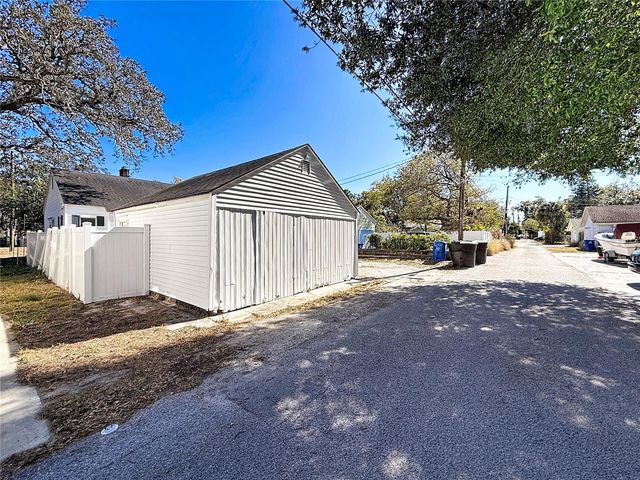 1136 12TH STREET N, St Petersburg, FL 33705