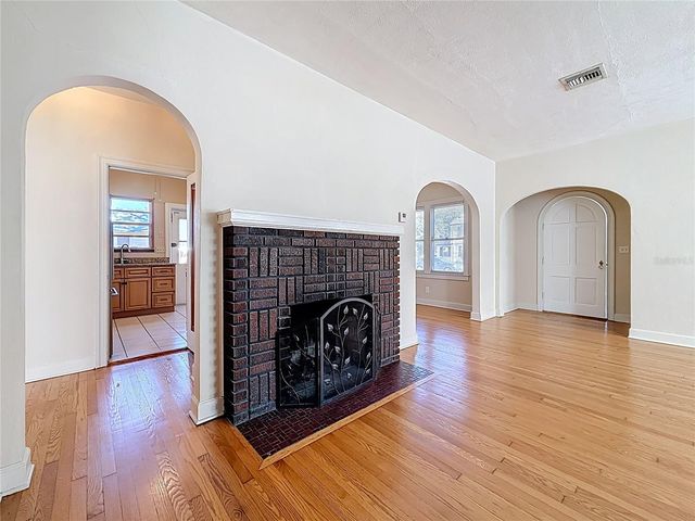 1136 12TH STREET N, St Petersburg, FL 33705