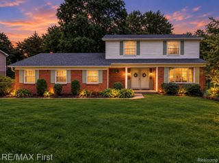 3856 Estates Drive, Troy, MI 48084