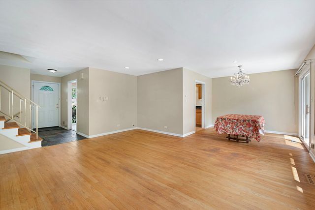 146 Millbrook Lane, Wilmette, IL 60091