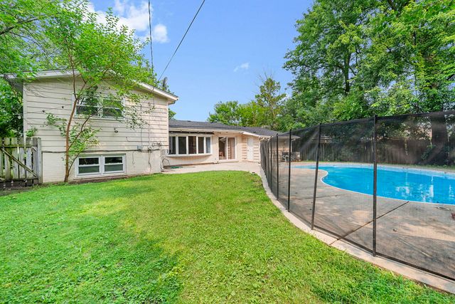 146 Millbrook Lane, Wilmette, IL 60091