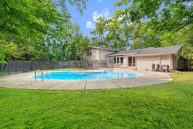 146 Millbrook Lane, Wilmette, IL 60091