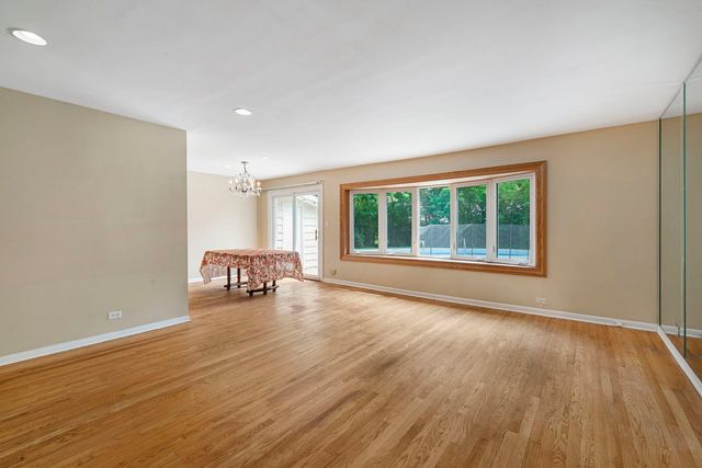 146 Millbrook Lane, Wilmette, IL 60091