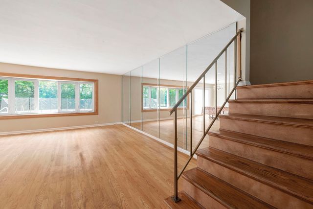 146 Millbrook Lane, Wilmette, IL 60091