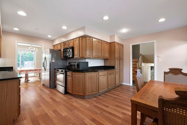 146 Millbrook Lane, Wilmette, IL 60091