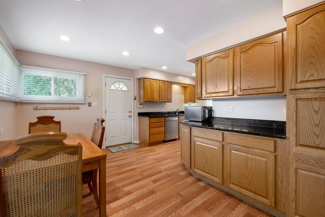 146 Millbrook Lane, Wilmette, IL 60091
