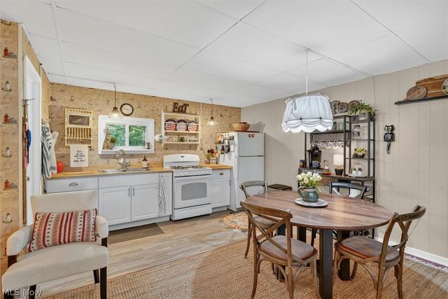 33062 Chestnut Ridge Road, North Ridgeville, OH 44039