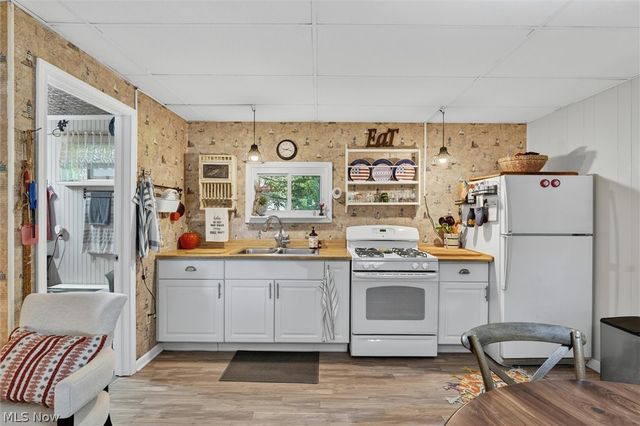 33062 Chestnut Ridge Road, North Ridgeville, OH 44039