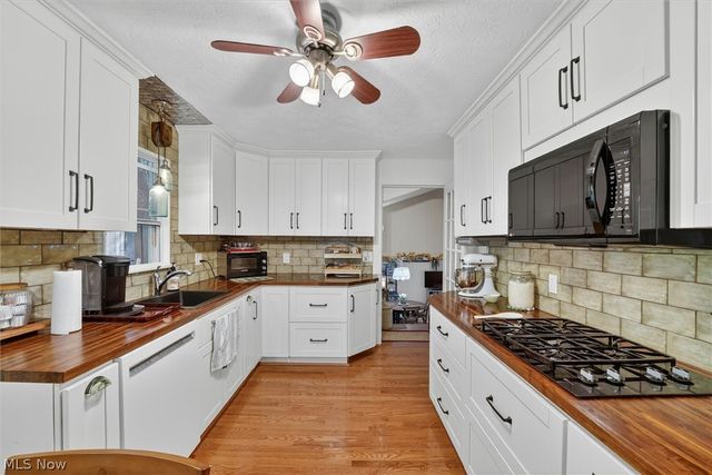 33062 Chestnut Ridge Road, North Ridgeville, OH 44039