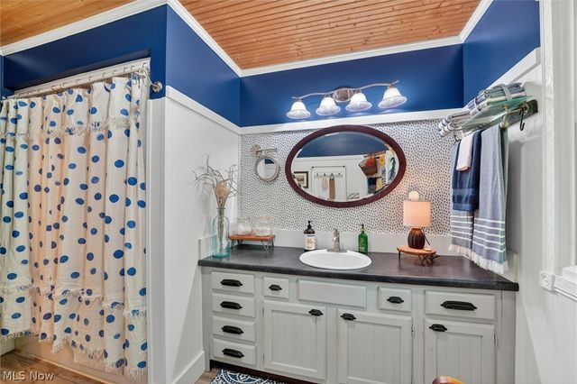 33062 Chestnut Ridge Road, North Ridgeville, OH 44039
