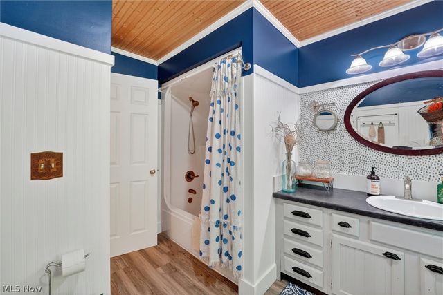 33062 Chestnut Ridge Road, North Ridgeville, OH 44039