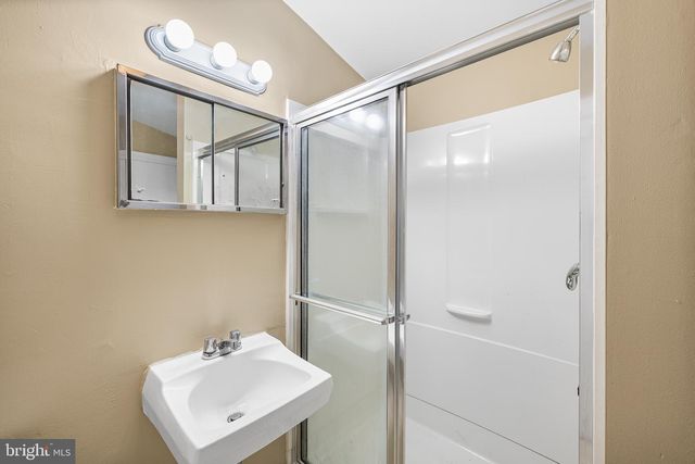 8 REESE AVE, Newtown Square, PA 19073