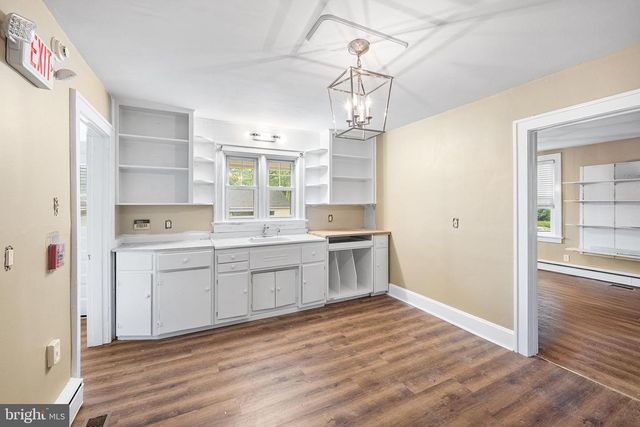 8 REESE AVE, Newtown Square, PA 19073