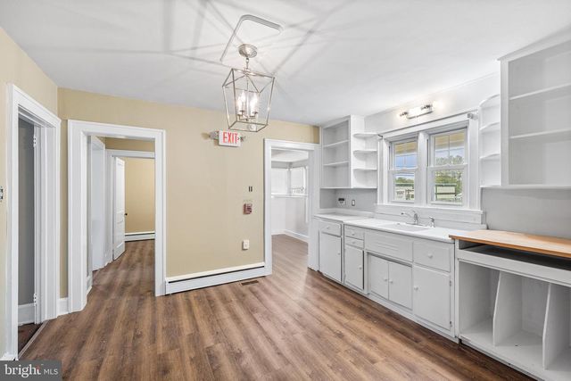 8 REESE AVE, Newtown Square, PA 19073