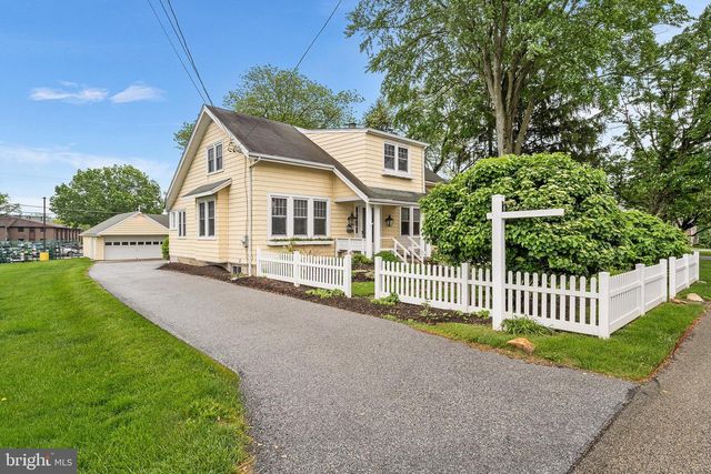 8 REESE AVE, Newtown Square, PA 19073