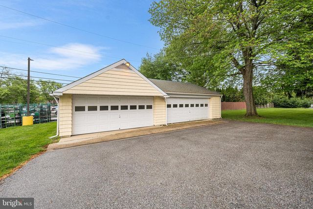 8 REESE AVE, Newtown Square, PA 19073