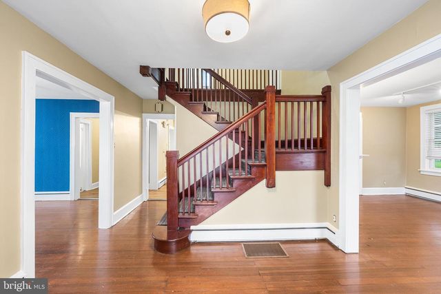 8 REESE AVE, Newtown Square, PA 19073