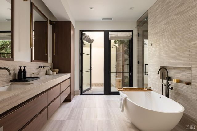 306 Vine Row Ct, Napa, CA 94559