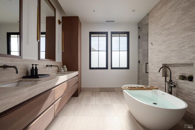 306 Vine Row Ct, Napa, CA 94559