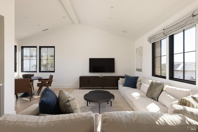 306 Vine Row Ct, Napa, CA 94559