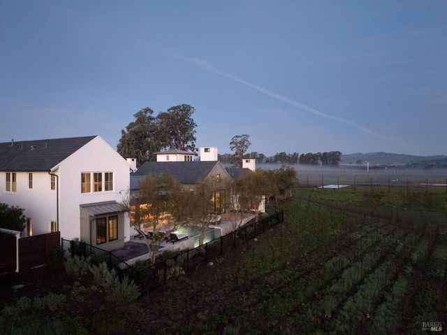 306 Vine Row Ct, Napa, CA 94559