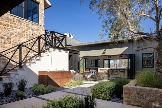 306 Vine Row Ct, Napa, CA 94559