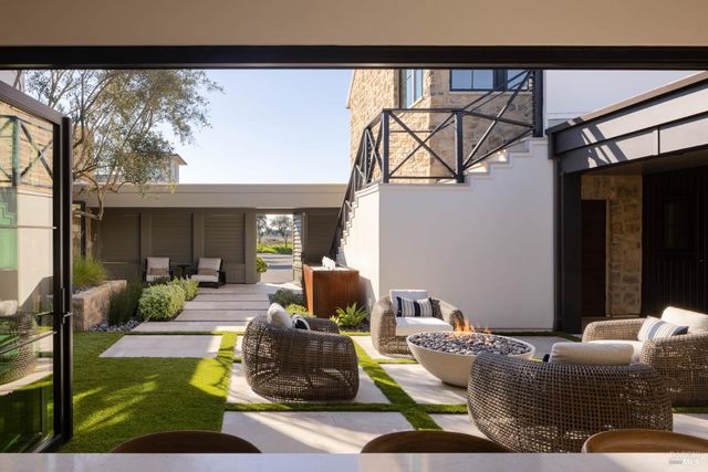 306 Vine Row Ct, Napa, CA 94559