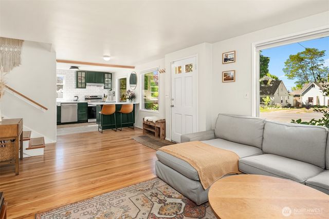 7439 S 116th Place, Seattle, WA 98178
