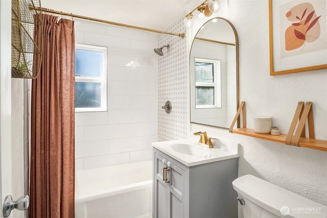 7439 S 116th Place, Seattle, WA 98178