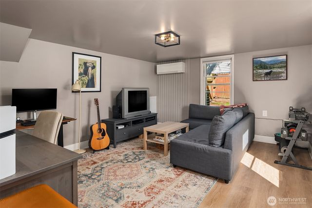 7439 S 116th Place, Seattle, WA 98178