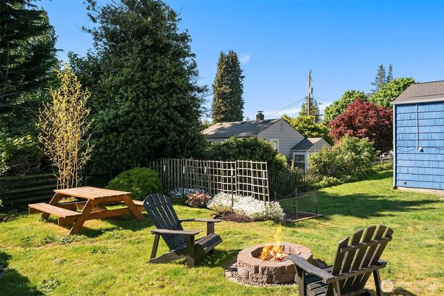 7439 S 116th Place, Seattle, WA 98178