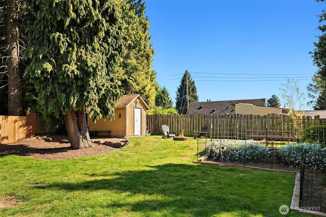 7439 S 116th Place, Seattle, WA 98178