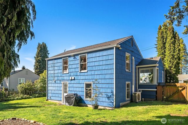 7439 S 116th Place, Seattle, WA 98178
