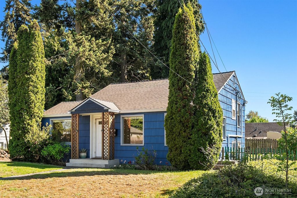 7439 S 116th Place, Seattle, WA 98178