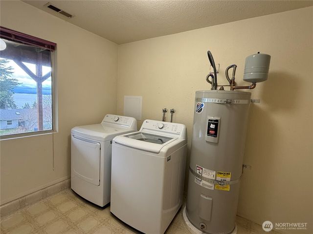 1256 Mount Baker Avenue, Camano Island, WA 98282