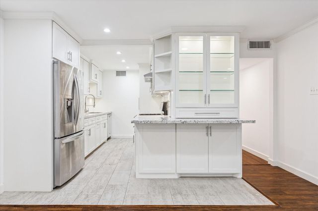 7575 Katy Freeway 4, Houston, TX 77024