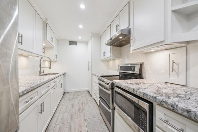 7575 Katy Freeway 4, Houston, TX 77024