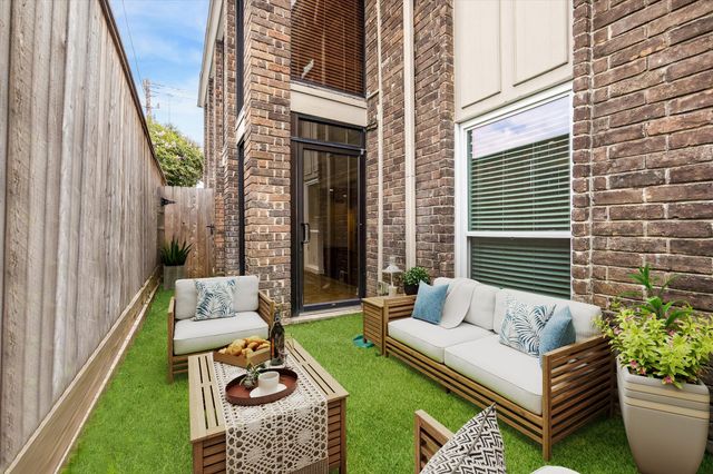 7575 Katy Freeway 4, Houston, TX 77024