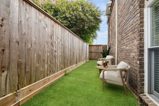 7575 Katy Freeway 4, Houston, TX 77024