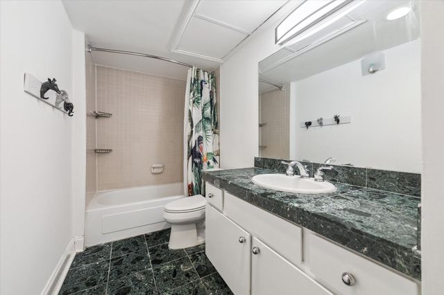 7575 Katy Freeway 4, Houston, TX 77024