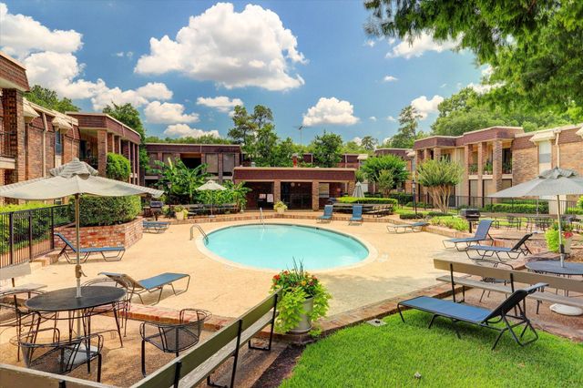 7575 Katy Freeway 4, Houston, TX 77024